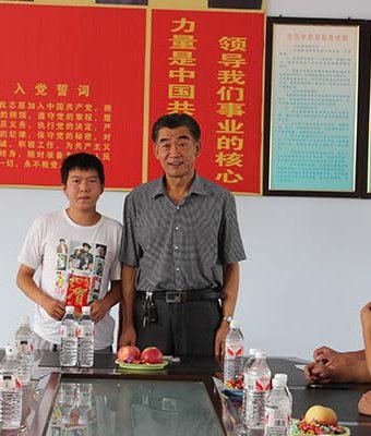 Group photo of president Liu and subsidised students