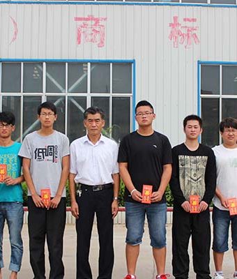 Group photo of president Liu and subsidised students