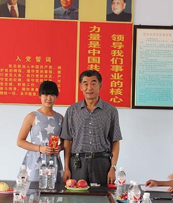 Group photo of president Liu and subsidised students