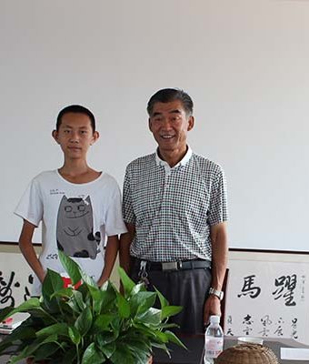 Group photo of president Liu and subsidised students