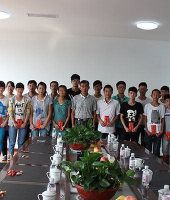 Group photo of president Liu and subsidised students